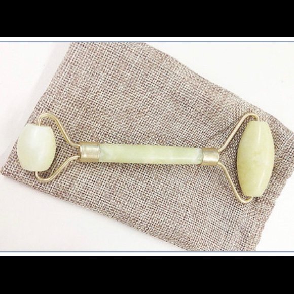 Jade Stone Roller - Picture 1 of 3